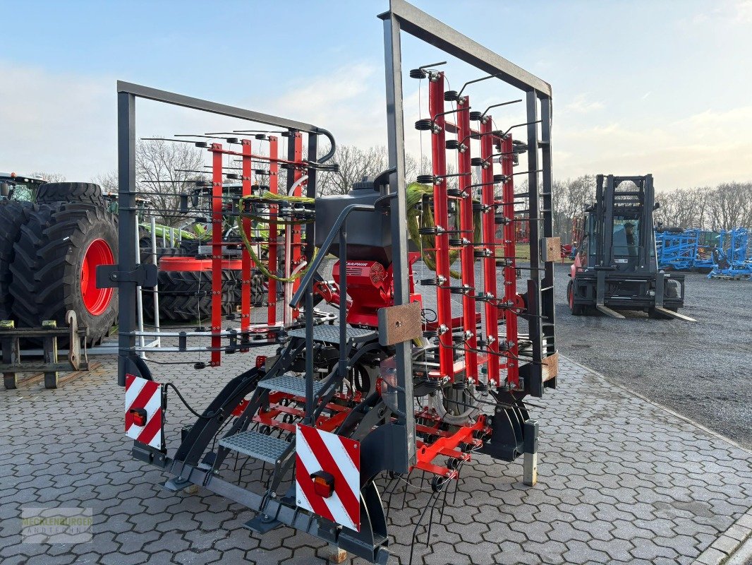 Striegel mit Nachsaateinrichtung des Typs Saphir GS 603 Grünlandstriegel mit Nachsaatgerät *Vorführ*, Gebrauchtmaschine in Mühlengeez (Bild 6)