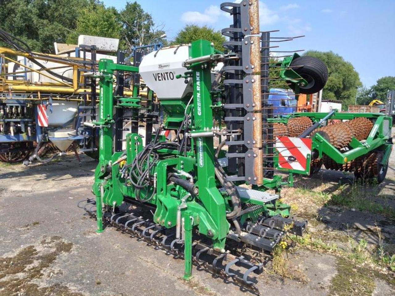 Striegel mit Nachsaateinrichtung tip Sonstige DÜVELSDORF GREEN RAKE 6M, Neumaschine in Vehlow (Poză 1)