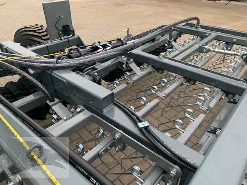 Striegel mit Nachsaateinrichtung des Typs Sonstige Grünlandstriegel mit Sternwalze und Nachsaatgerät, Neumaschine in Südheide (Bild 4)