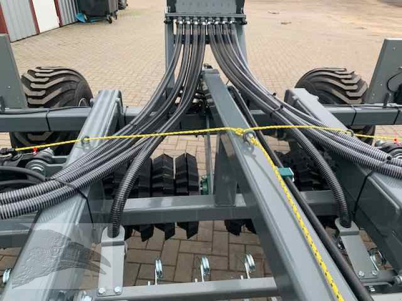 Striegel mit Nachsaateinrichtung des Typs Sonstige Grünlandstriegel mit Sternwalze und Nachsaatgerät, Neumaschine in Südheide (Bild 7)