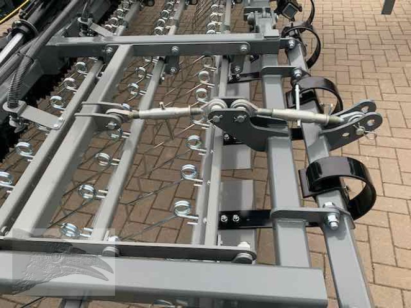 Striegel mit Nachsaateinrichtung des Typs Sonstige Grünlandstriegel mit Sternwalze und Nachsaatgerät, Neumaschine in Südheide (Bild 8)