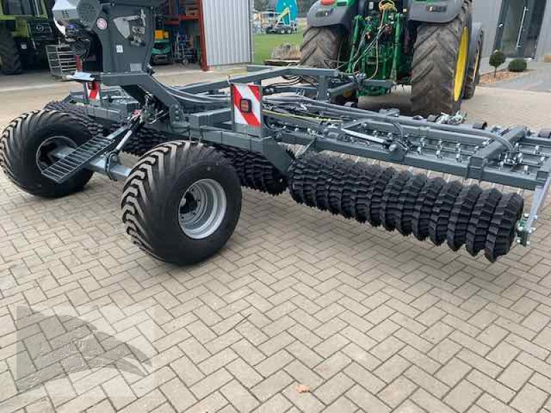 Striegel mit Nachsaateinrichtung des Typs Sonstige Grünlandstriegel mit Sternwalze und Nachsaatgerät, Neumaschine in Südheide (Bild 9)