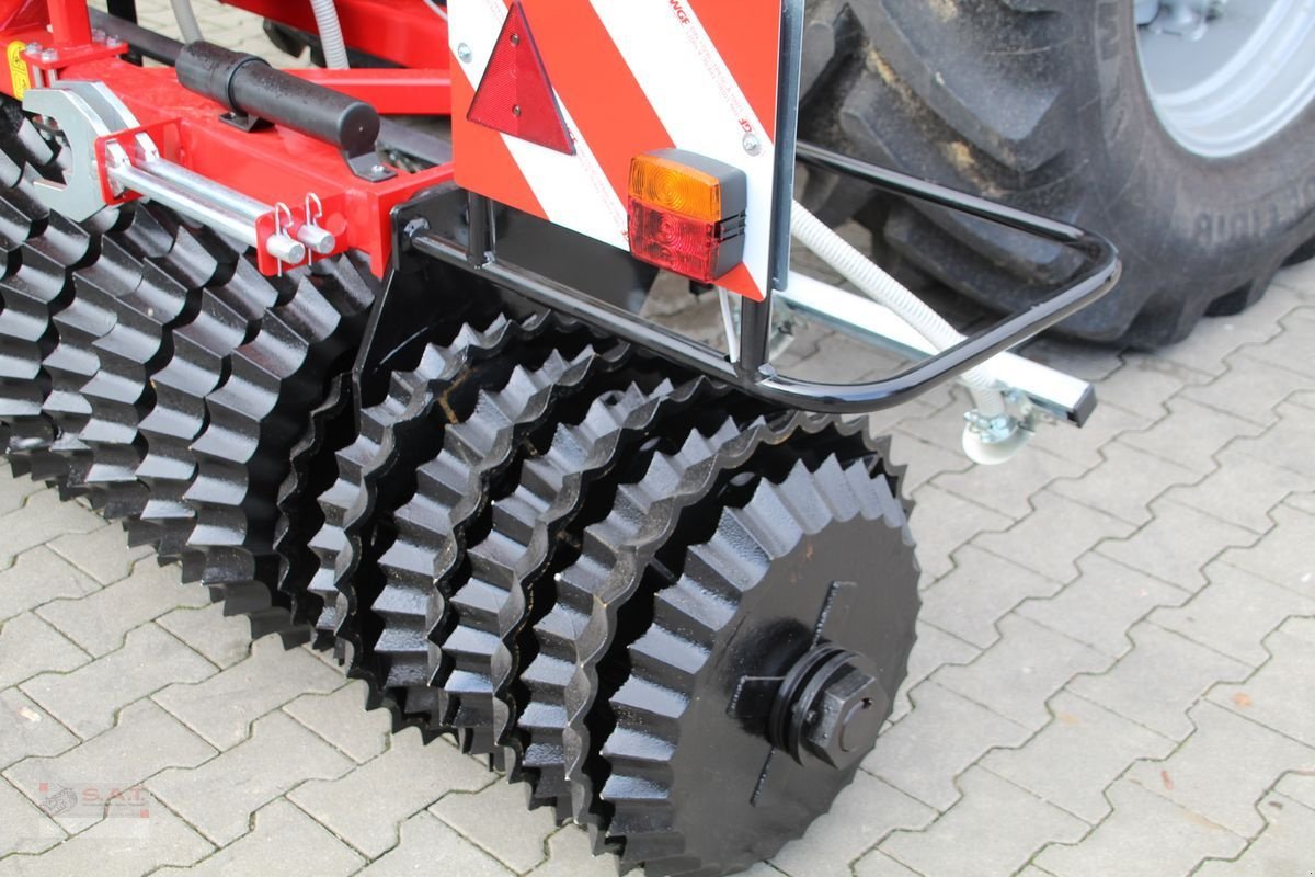 Striegel mit Nachsaateinrichtung des Typs Sonstige SAT Nachsaatkombination 3m mit APV Streuer, Neumaschine in Eberschwang (Bild 11)