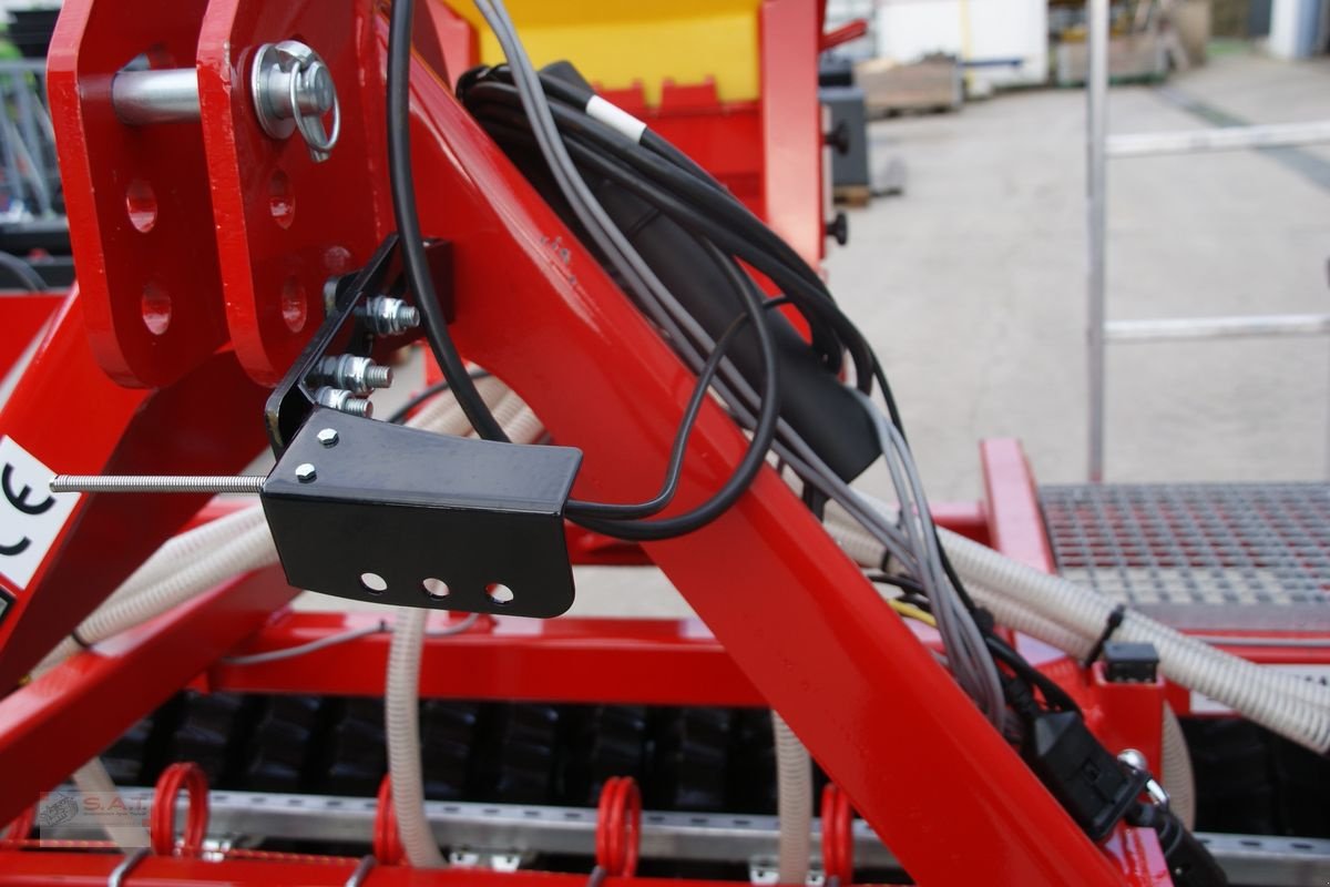 Striegel mit Nachsaateinrichtung tip Sonstige SMS Nachsaatgerät N 300 + APV Streuer, Neumaschine in Eberschwang (Poză 3)
