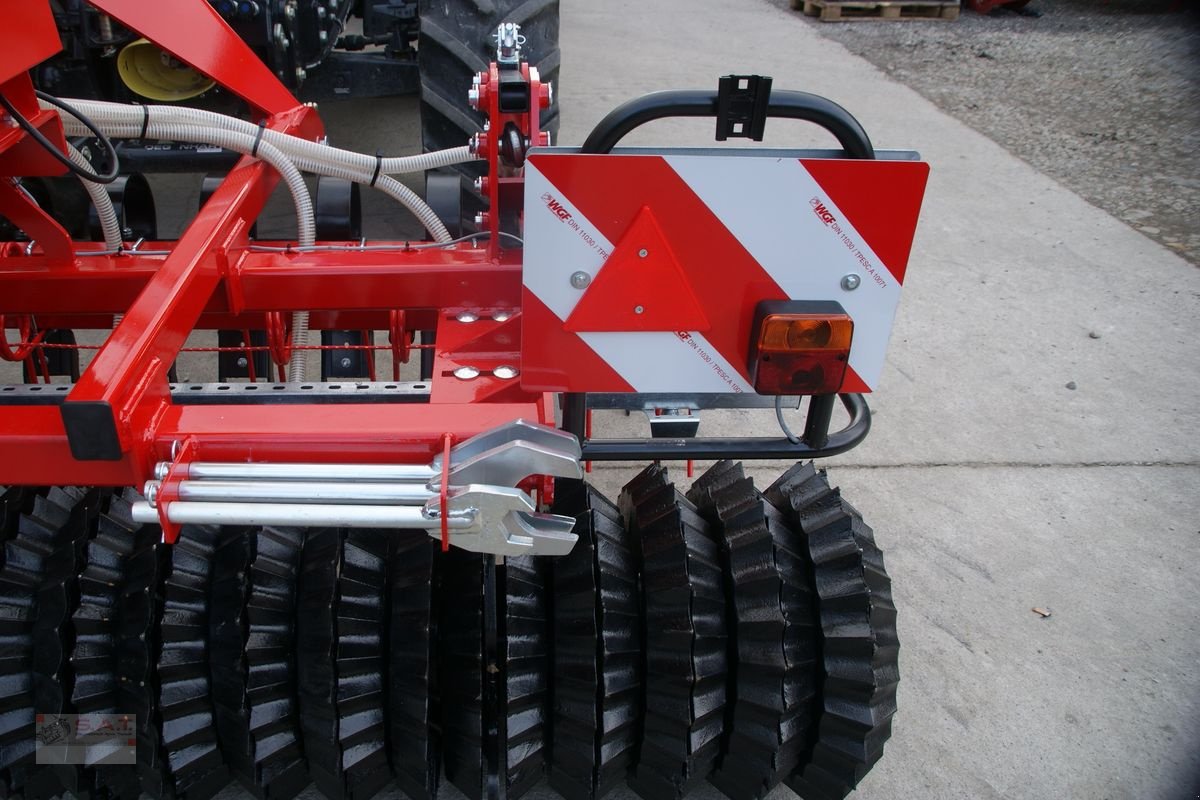 Striegel mit Nachsaateinrichtung tip Sonstige SMS Nachsaatgerät N 300 + APV Streuer, Neumaschine in Eberschwang (Poză 7)