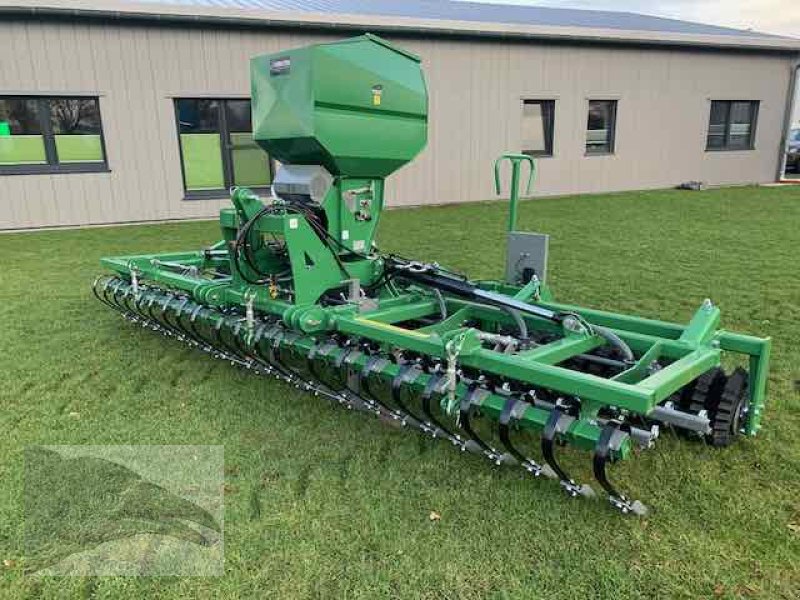 Striegel mit Nachsaateinrichtung des Typs VORATECK 5m Wiesenstriegel mit Walze und GPS Nachsaatgerät, Neumaschine in Südheide (Bild 1)