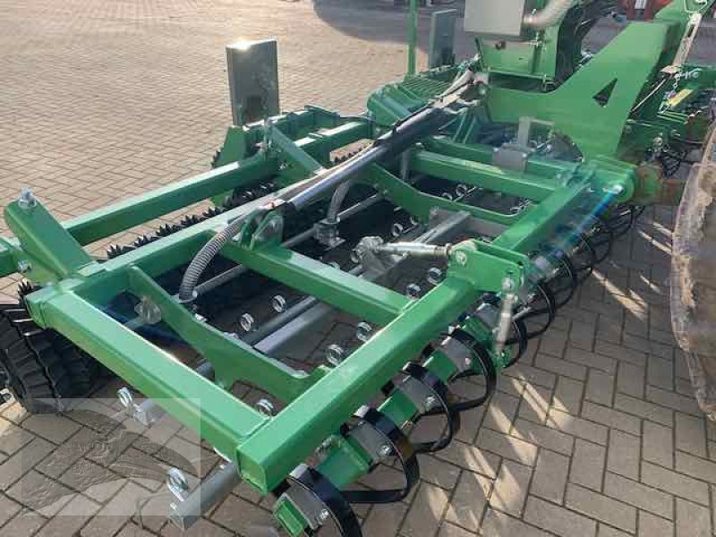 Striegel mit Nachsaateinrichtung des Typs VORATECK 5m Wiesenstriegel mit Walze und GPS Nachsaatgerät, Neumaschine in Südheide (Bild 12)