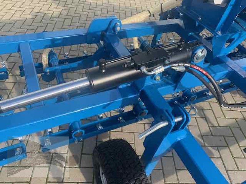 Striegel mit Nachsaateinrichtung des Typs VORATECK 6m mit Crossboard und GPS Nachsaatgerät, Neumaschine in Südheide (Bild 7)