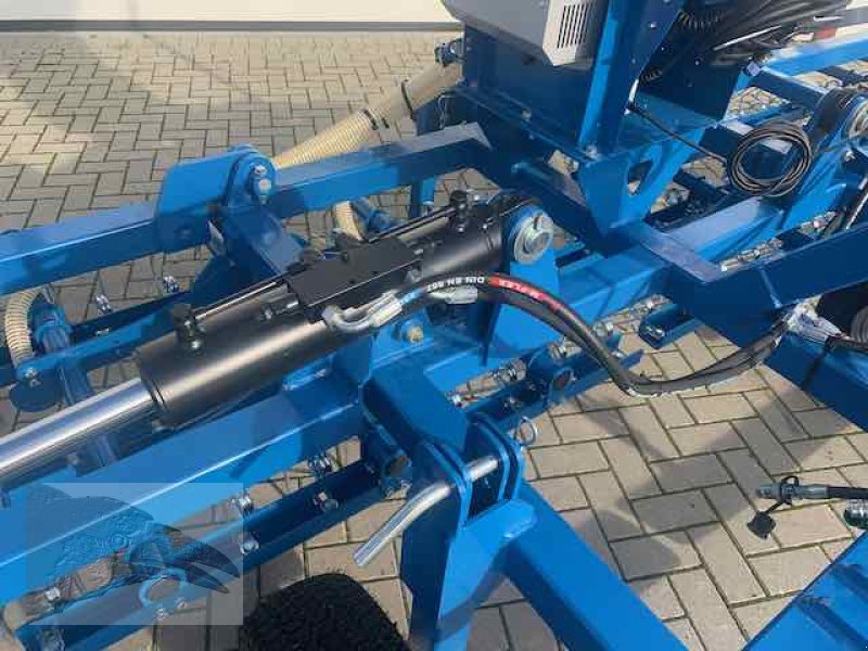 Striegel mit Nachsaateinrichtung des Typs VORATECK 6m mit Crossboard und GPS Nachsaatgerät, Neumaschine in Südheide (Bild 8)