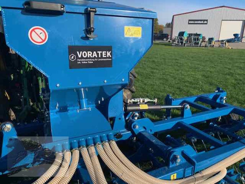 Striegel mit Nachsaateinrichtung des Typs VORATECK 6m Wiesenstriegel mit Crossboard, Neumaschine in Südheide (Bild 2)