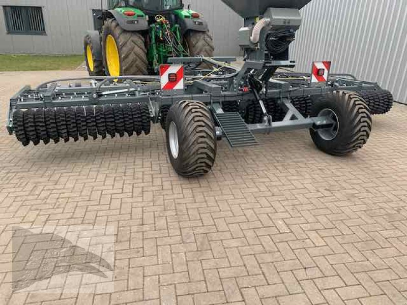 Striegel mit Nachsaateinrichtung des Typs VORATECK Grünlandstriegel 6m mit Walze und Nachsaatgerät, Neumaschine in Südheide (Bild 9)