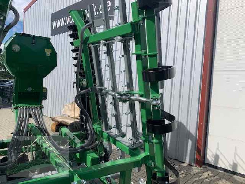 Striegel mit Nachsaateinrichtung Türe ait VORATECK mit Walze und Fahrgestell 6m, Neumaschine içinde Südheide (resim 13)