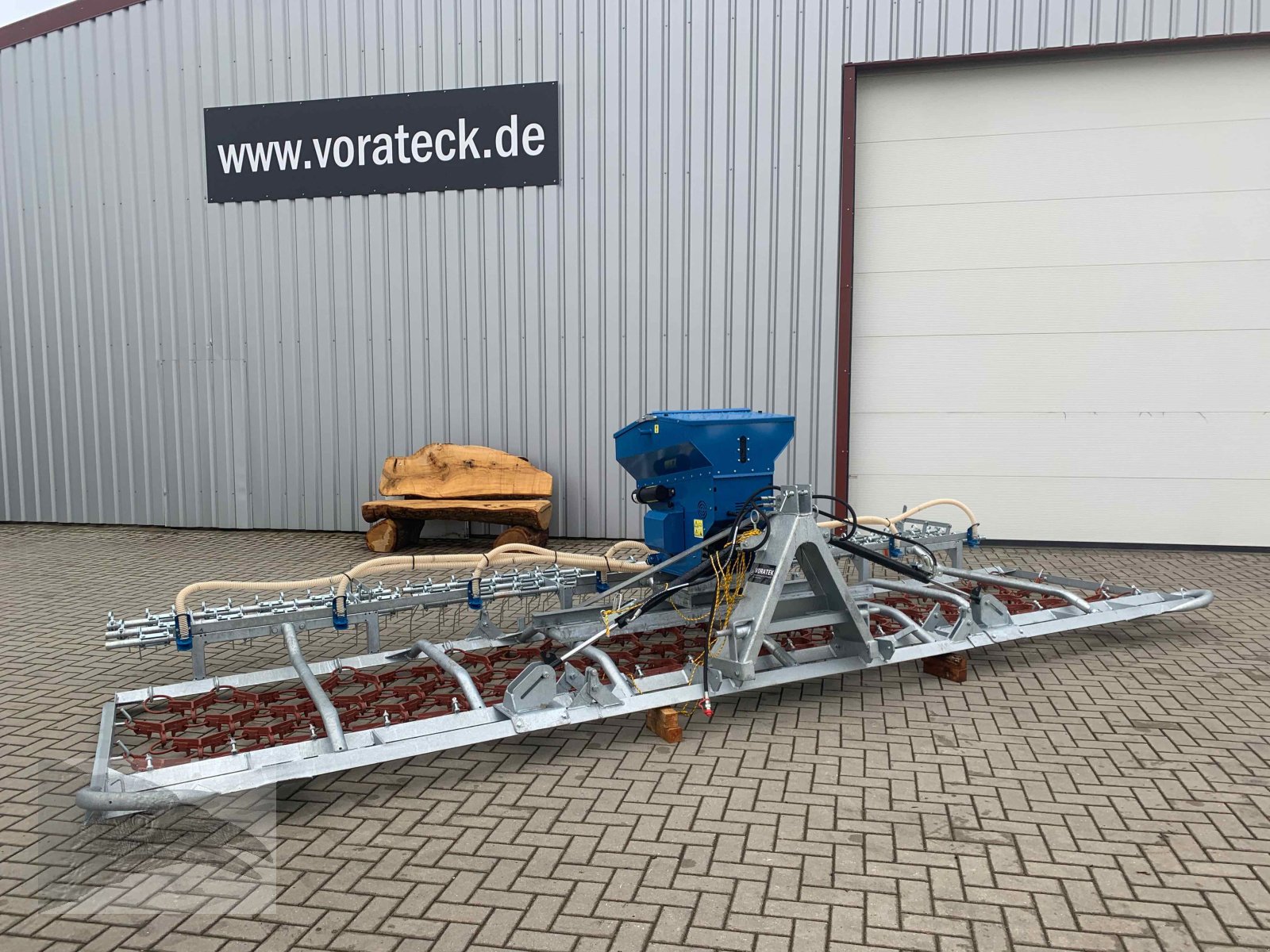 Striegel mit Nachsaateinrichtung Türe ait VORATECK Wiesenegge 6m mit Nachsaateinrichtung und Striegel 6m, Neumaschine içinde Südheide (resim 8)