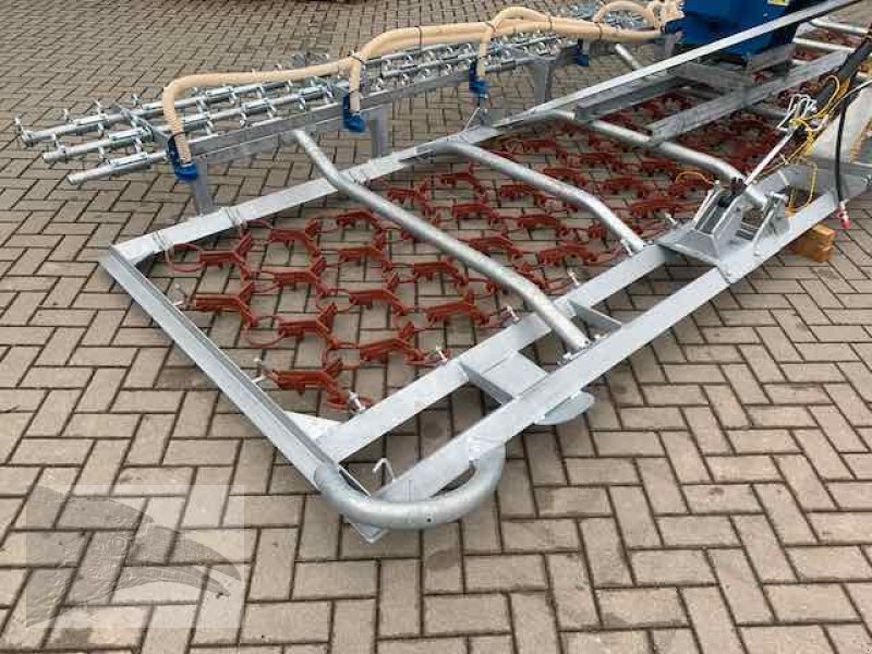 Striegel mit Nachsaateinrichtung des Typs VORATECK Wiesenegge 6m verzinkt mit Striegel und Nachsaateinrichtung, Neumaschine in Südheide (Bild 8)