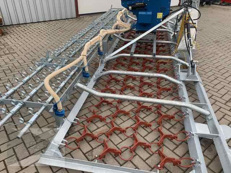 Striegel mit Nachsaateinrichtung des Typs VORATECK Wiesenegge 6m verzinkt mit Striegel und Nachsaateinrichtung, Neumaschine in Südheide (Bild 9)
