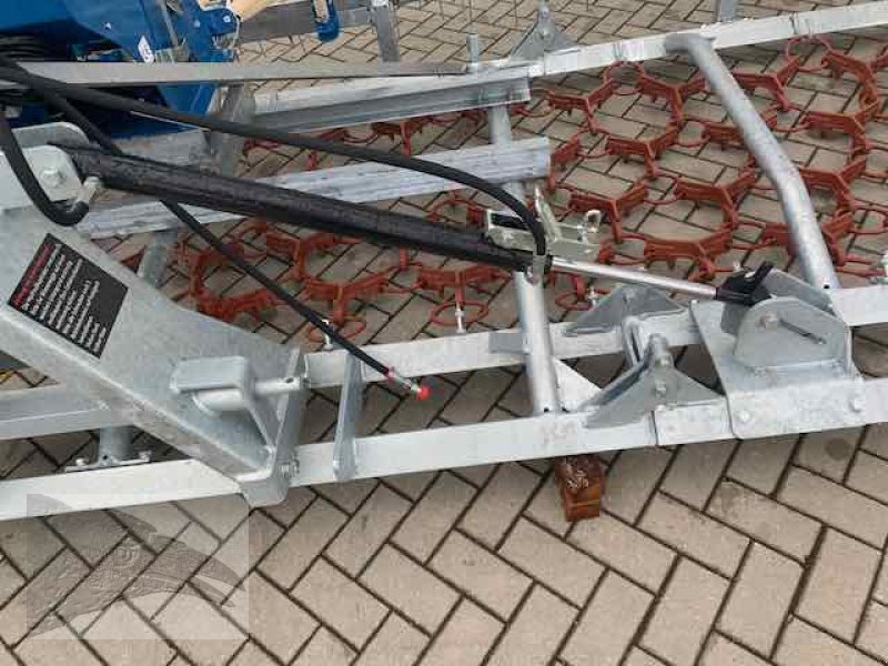 Striegel mit Nachsaateinrichtung des Typs VORATECK Wiesenegge 6m verzinkt mit Striegel und Nachsaateinrichtung, Neumaschine in Südheide (Bild 14)