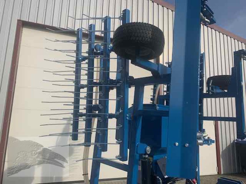 Striegel mit Nachsaateinrichtung Türe ait VORATECK Wiesenstriegel 6m mit GPS Nachsaatgerät, Neumaschine içinde Olingen (resim 11)