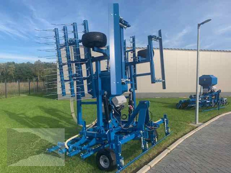 Striegel mit Nachsaateinrichtung Türe ait VORATECK Wiesenstriegel 6m mit GPS Nachsaatgerät, Neumaschine içinde Olingen (resim 13)