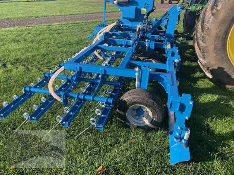 Striegel mit Nachsaateinrichtung Türe ait VORATECK Wiesenstriegel 6m mit Nachsaatgerät, Neumaschine içinde Südheide (resim 2)