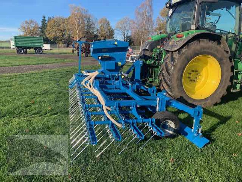 Striegel mit Nachsaateinrichtung Türe ait VORATECK Wiesenstriegel 6m mit Nachsaatgerät, Neumaschine içinde Südheide (resim 3)