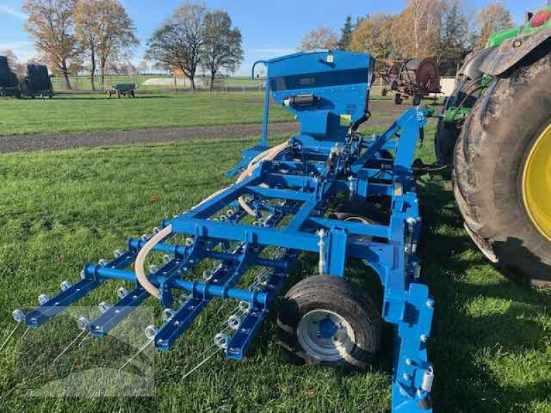 Striegel mit Nachsaateinrichtung Türe ait VORATECK Wiesenstriegel mit GPS Nachsaatgerät, Neumaschine içinde Südheide (resim 14)