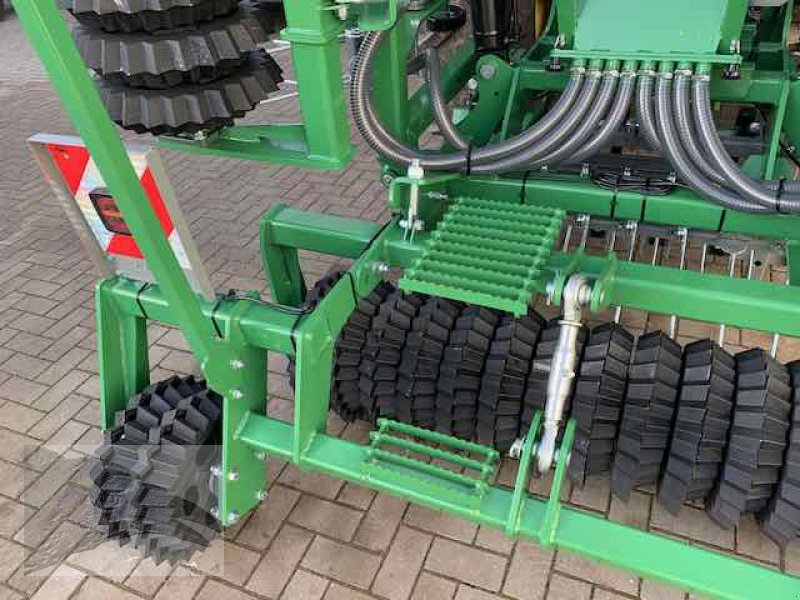 Striegel mit Nachsaateinrichtung Türe ait VORATECK Wiesenstriegel mit Walze 5m, Neumaschine içinde Südheide (resim 10)