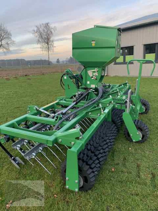 Striegel mit Nachsaateinrichtung Türe ait VORATECK Wiesenstriegel mit Walze 5m, Neumaschine içinde Südheide (resim 13)