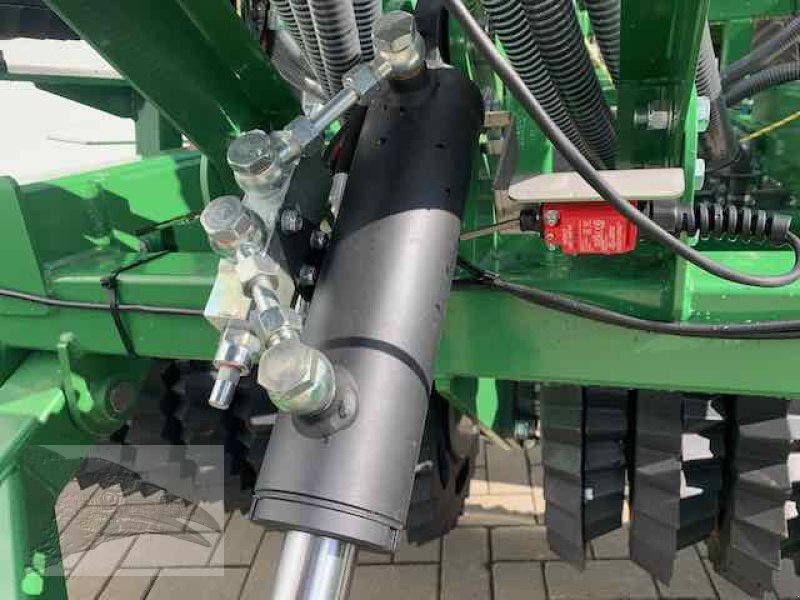 Striegel mit Nachsaateinrichtung des Typs Voratek Grünlandstriegel 6m mit Walze und GPS Nachsaatgerät, Neumaschine in Südheide (Bild 9)