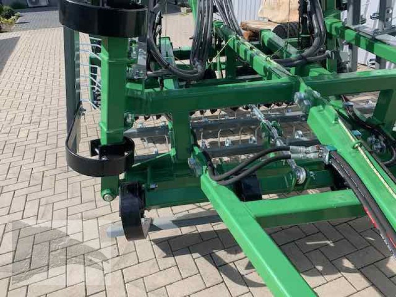 Striegel mit Nachsaateinrichtung des Typs Voratek Grünlandstriegel 6m mit Walze und GPS Nachsaatgerät, Neumaschine in Südheide (Bild 12)