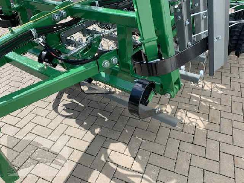 Striegel mit Nachsaateinrichtung des Typs Voratek Grünlandstriegel 6m mit Walze und GPS Nachsaatgerät, Neumaschine in Südheide (Bild 16)