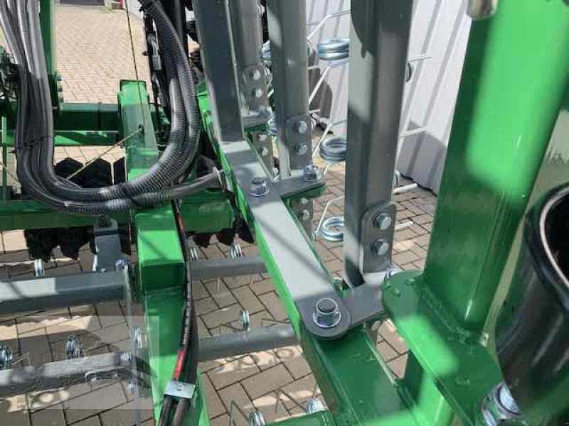 Striegel mit Nachsaateinrichtung des Typs Voratek Grünlandstriegel 6m mit Walze und GPS Nachsaatgerät, Neumaschine in Südheide (Bild 17)