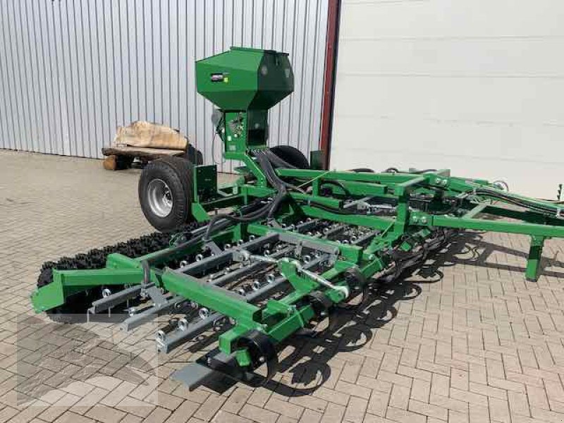 Striegel mit Nachsaateinrichtung des Typs Voratek Grünlandstriegel 6m mit Walze und GPS Nachsaatgerät, Neumaschine in Südheide (Bild 19)