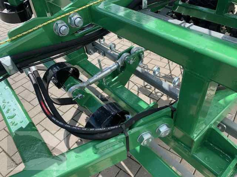 Striegel mit Nachsaateinrichtung des Typs Voratek Grünlandstriegel 6m mit Walze und GPS Nachsaatgerät, Neumaschine in Südheide (Bild 20)