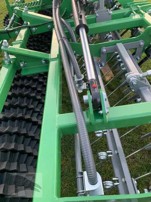 Striegel mit Nachsaateinrichtung tipa Voratek Grünlandstriegel mit Walze , GPS Nachsaatgerät, Neumaschine u Südheide (Slika 8)