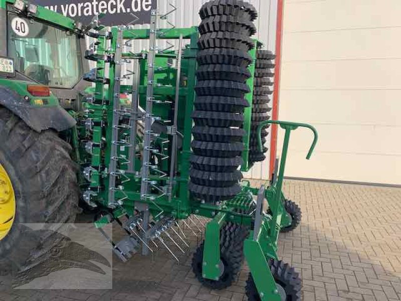 Striegel mit Nachsaateinrichtung Türe ait Voratek Wiesenstriegel 5m mit Walze GPS Nachsaatgerät, Neumaschine içinde Südheide (resim 2)