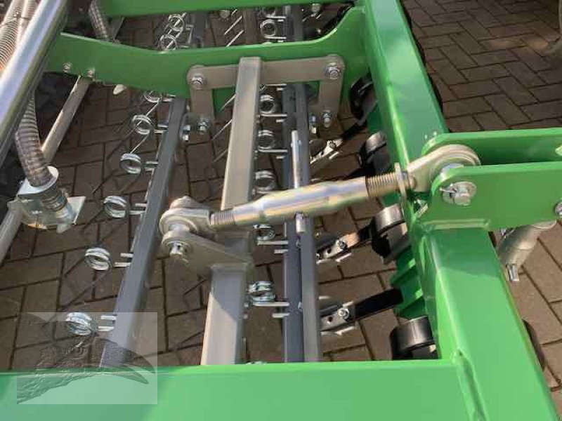 Striegel mit Nachsaateinrichtung Türe ait Voratek Wiesenstriegel 5m mit Walze GPS Nachsaatgerät, Neumaschine içinde Südheide (resim 3)