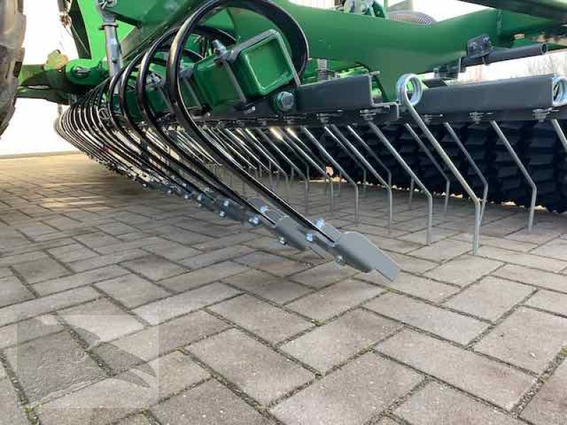 Striegel mit Nachsaateinrichtung Türe ait Voratek Wiesenstriegel 5m mit Walze GPS Nachsaatgerät, Neumaschine içinde Südheide (resim 9)