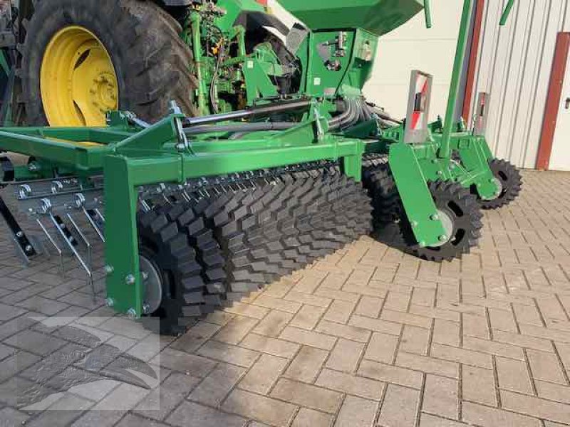 Striegel mit Nachsaateinrichtung typu Voratek Wiesenstriegel 5m mit Walze, Neumaschine w Südheide (Zdjęcie 10)
