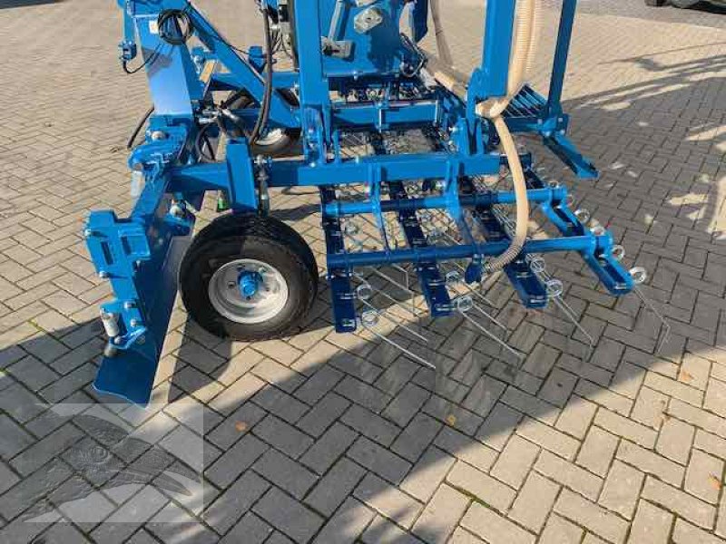 Striegel mit Nachsaateinrichtung of the type Voratek Wiesenstriegel 6m mit Crossboard und Nachsaateinrichtung, Gebrauchtmaschine in Südheide (Picture 4)