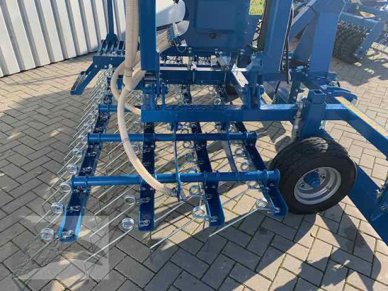 Striegel mit Nachsaateinrichtung of the type Voratek Wiesenstriegel 6m mit Crossboard, Gebrauchtmaschine in Wangerland (Picture 9)