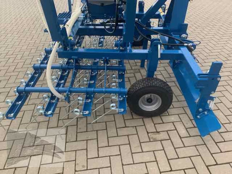 Striegel mit Nachsaateinrichtung от тип Voratek Wiesenstriegel 6m mit GPS Nachsaatgerät, Gebrauchtmaschine в Südheide (Снимка 5)