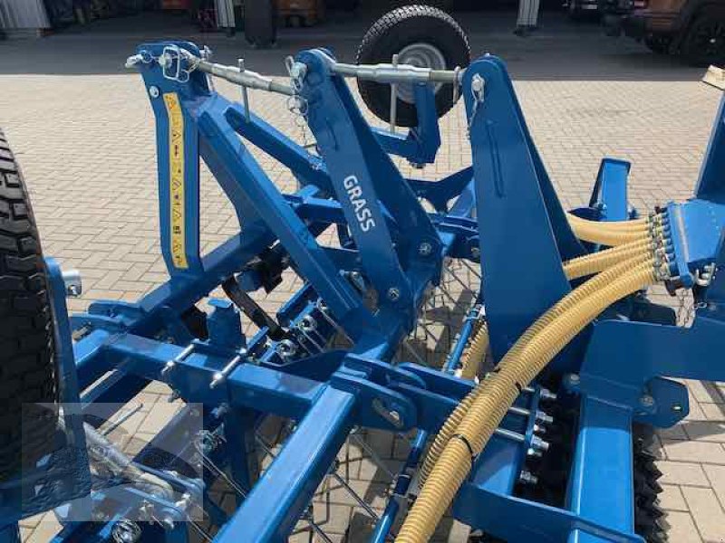 Striegel mit Nachsaateinrichtung del tipo Voratek Wiesenstriegel mit Walze Alpine Edition, Neumaschine en Südheide (Imagen 8)