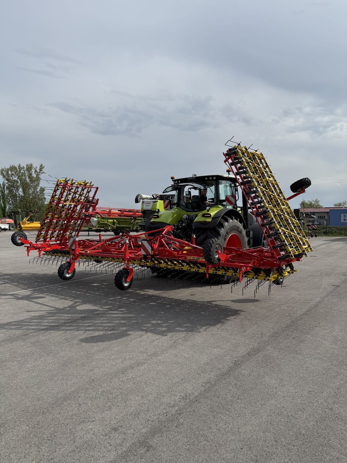 Striegel del tipo APV APV VARIOSTRIEGEL VS1200, Neumaschine en Grund (Imagen 7)