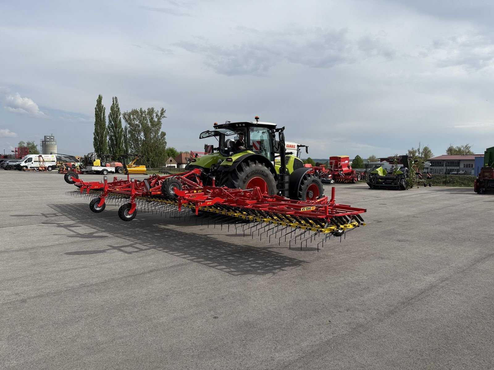 Striegel del tipo APV APV VARIOSTRIEGEL VS1200, Neumaschine en Grund (Imagen 8)