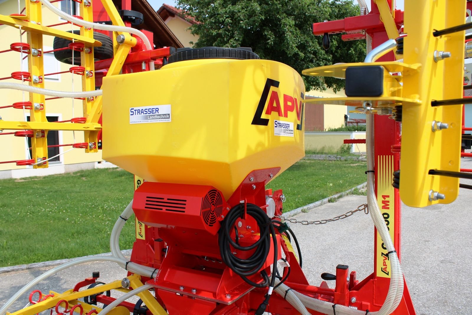 Striegel des Typs APV GS 600 M1, GRünlandstriegel, Neumaschine in Neukirchen am Walde  (Bild 8)