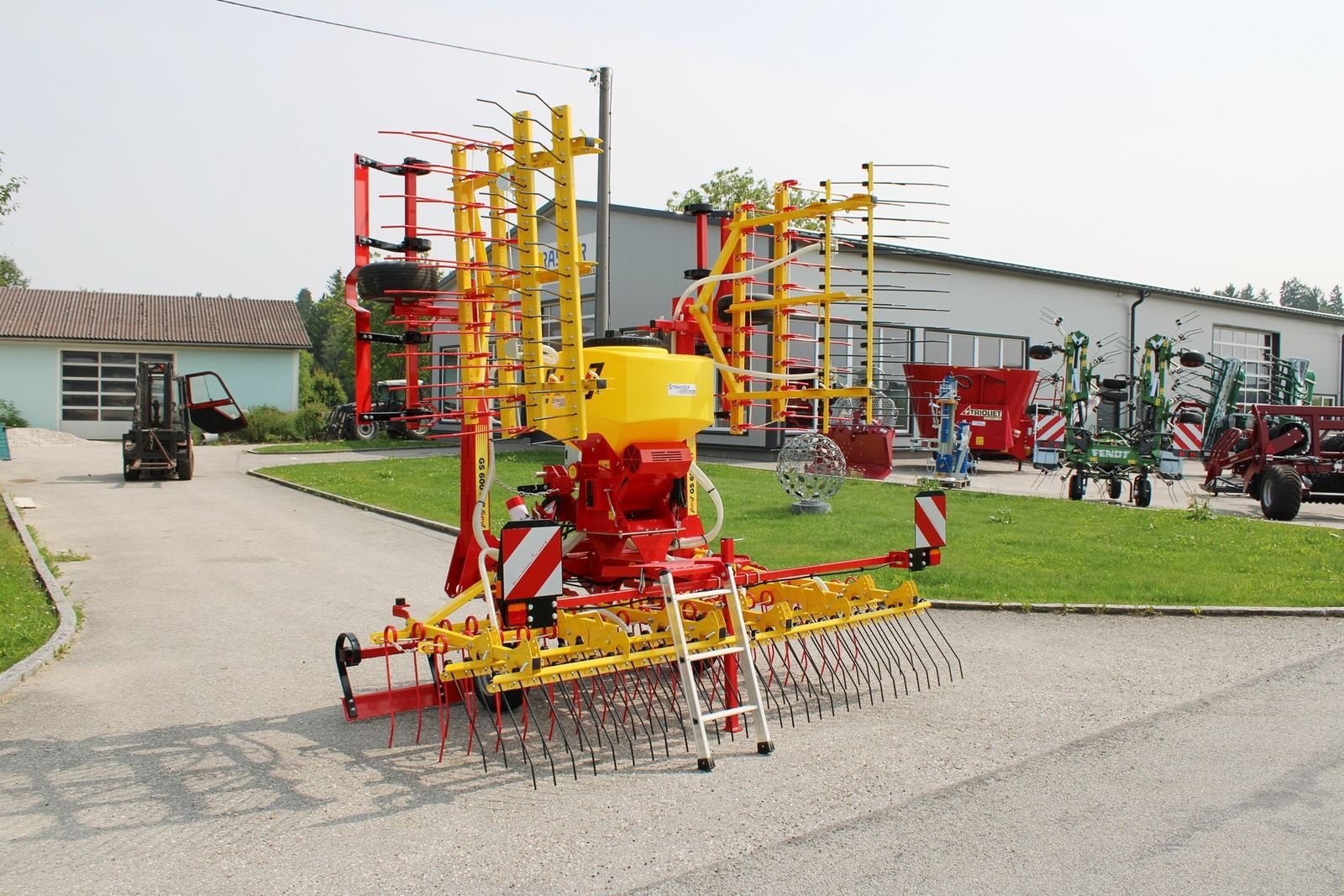 Striegel des Typs APV GS 600 M1, GRünlandstriegel, Neumaschine in Neukirchen am Walde  (Bild 4)