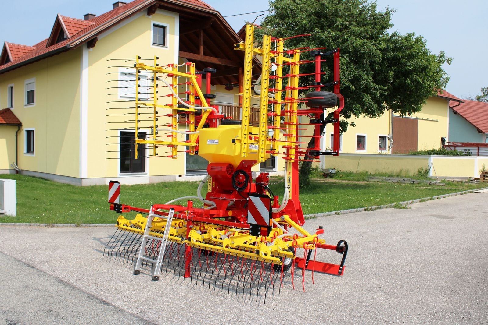 Striegel des Typs APV GS 600 M1, GRünlandstriegel, Neumaschine in Neukirchen am Walde  (Bild 3)