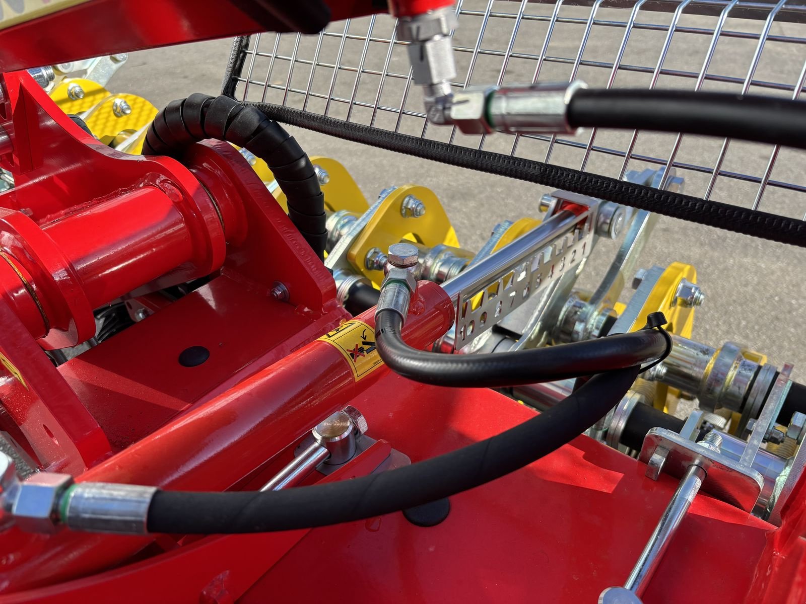 Striegel des Typs APV RC 600 M1, Mietmaschine in Mistelbach (Bild 10)