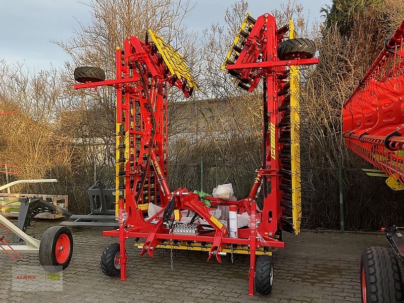 Striegel des Typs APV VS 900, Neumaschine in Bennigsen (Bild 1)