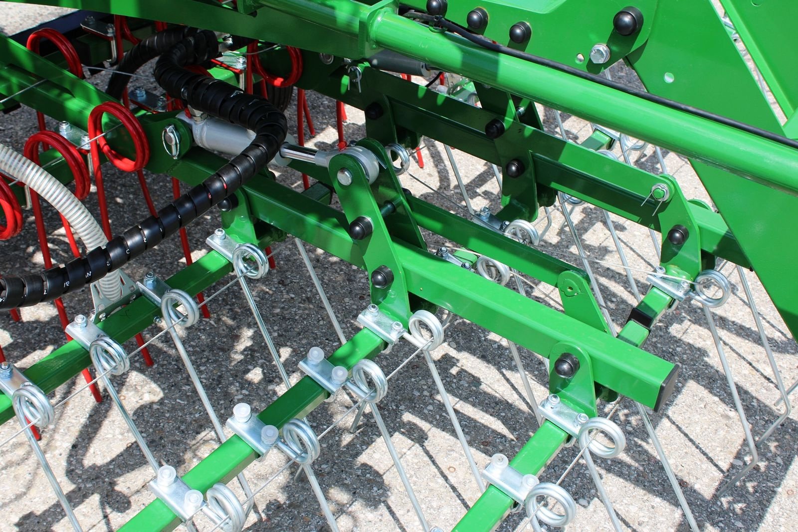 Striegel Türe ait Awemak THOR BC60 mit APV PS 200 M1 Grünlandstriegel, Neumaschine içinde Neukirchen am Walde  (resim 8)